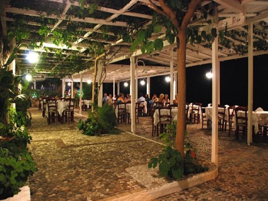 Taradella Hotel Alissos Екстериор снимка