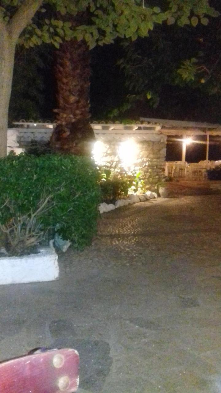 Taradella Hotel Alissos Екстериор снимка